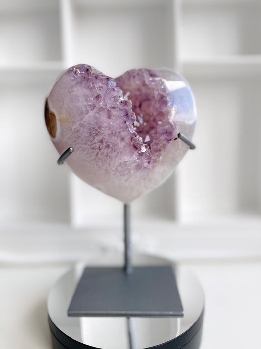 Agate Pocket Heart with Amethyst phantoms.